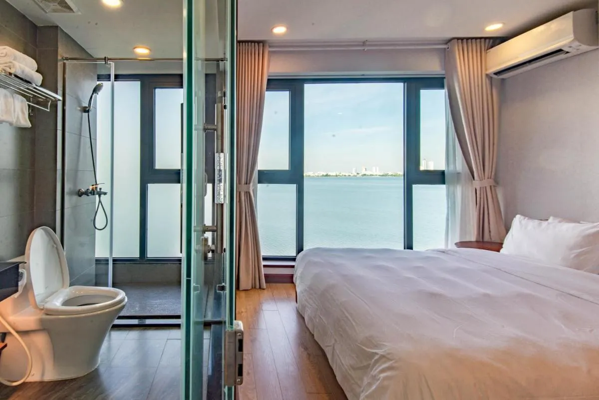 Image 1 of Sunny Moon West Lake Apartment