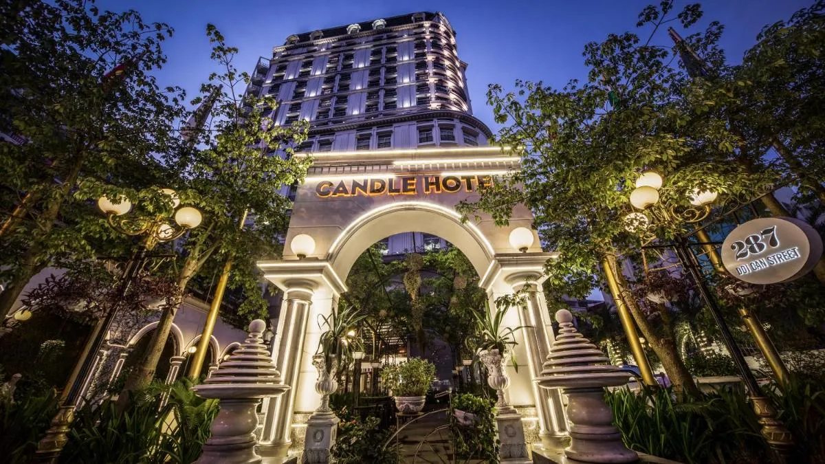 Image of Super Hotel Candle
