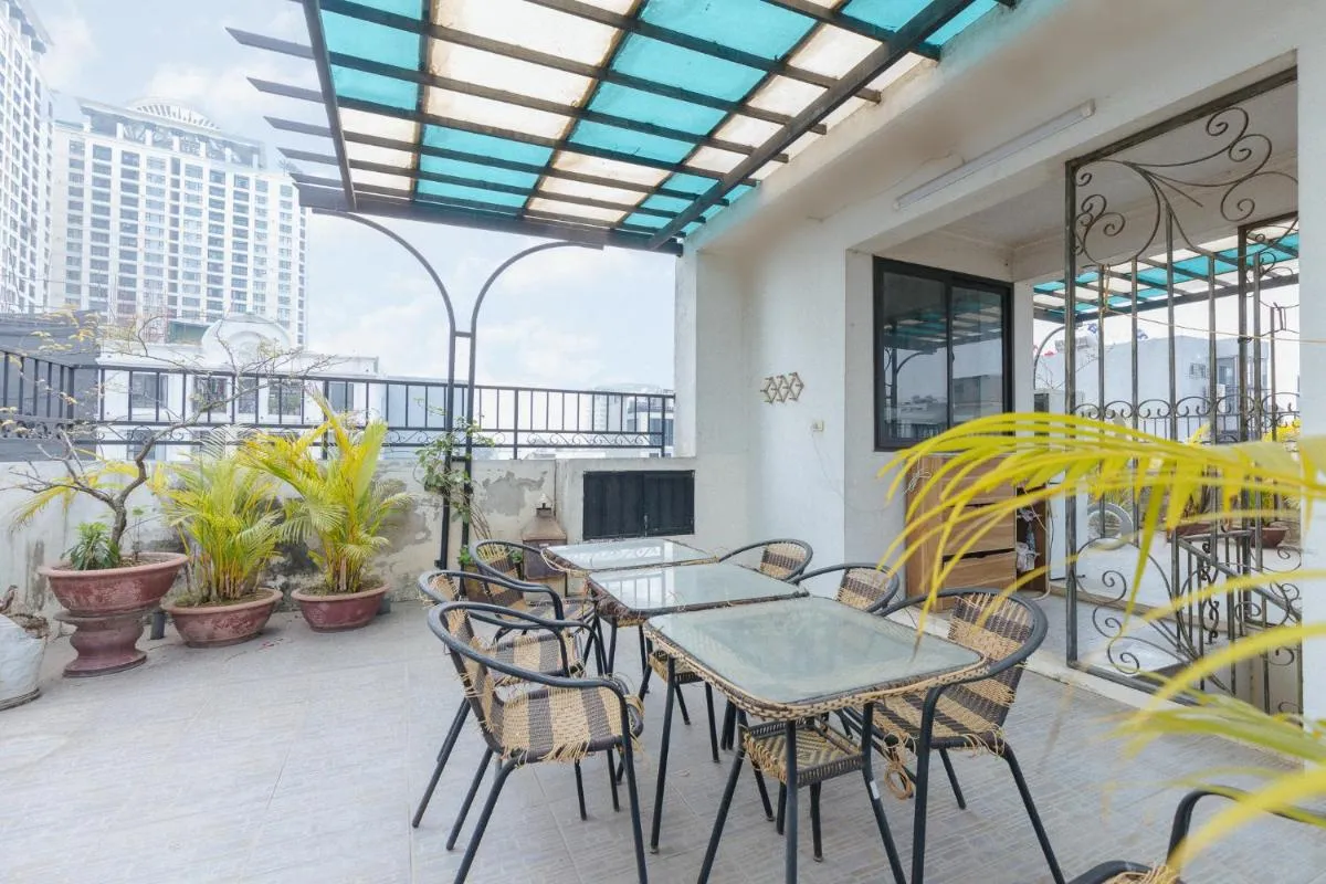 Image 5 of T98 WESTLAKE HOME 02 – Tay ho Center Garden View Studio!
