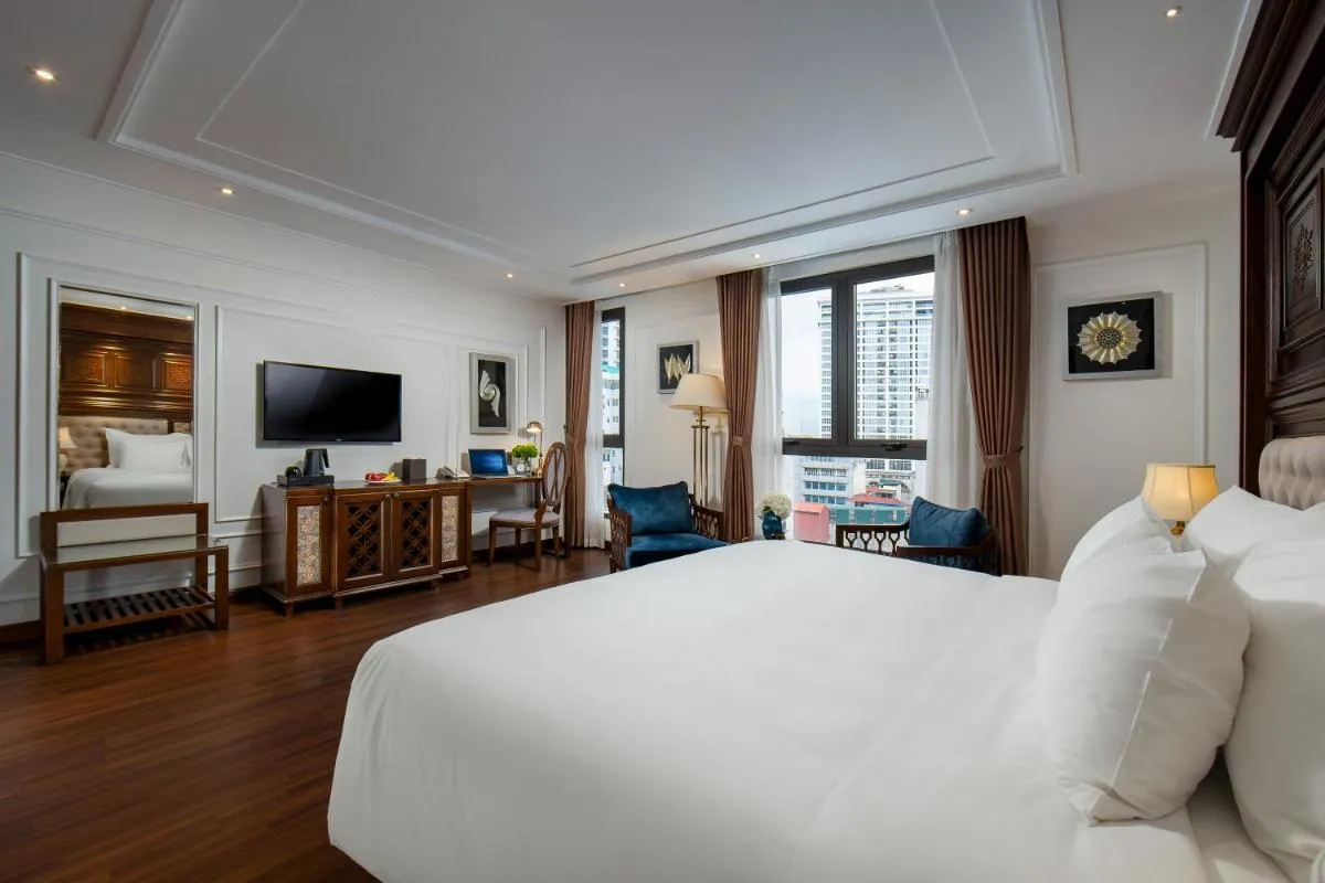 Image 2 of The Q Hotel