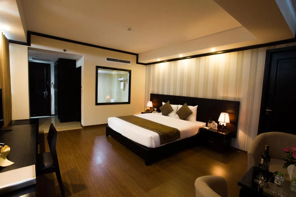 Image 1 of Top Hotel