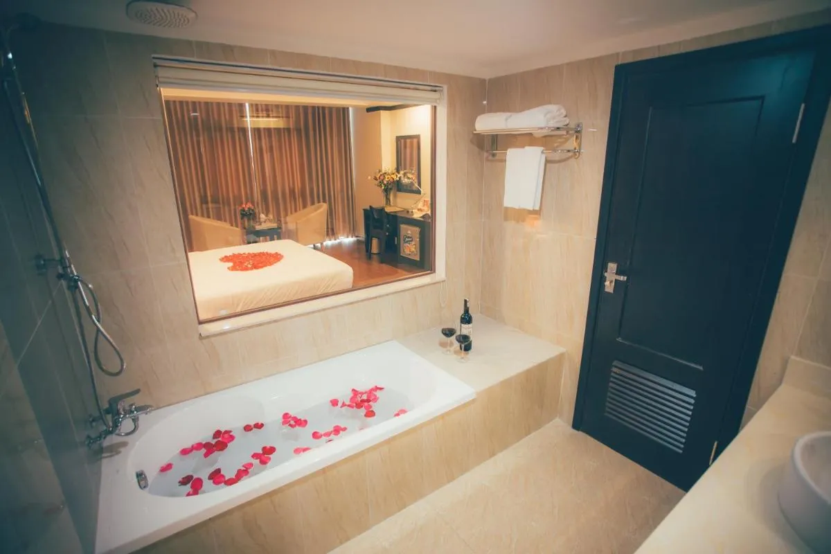 Image 2 of Top Hotel