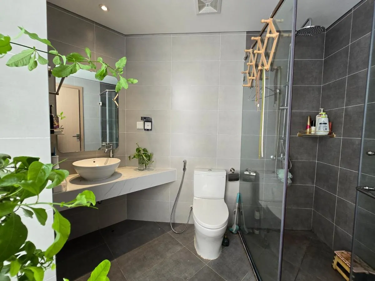 Image 2 of Trinity – 3 BR Lakeview Apartment – entire property