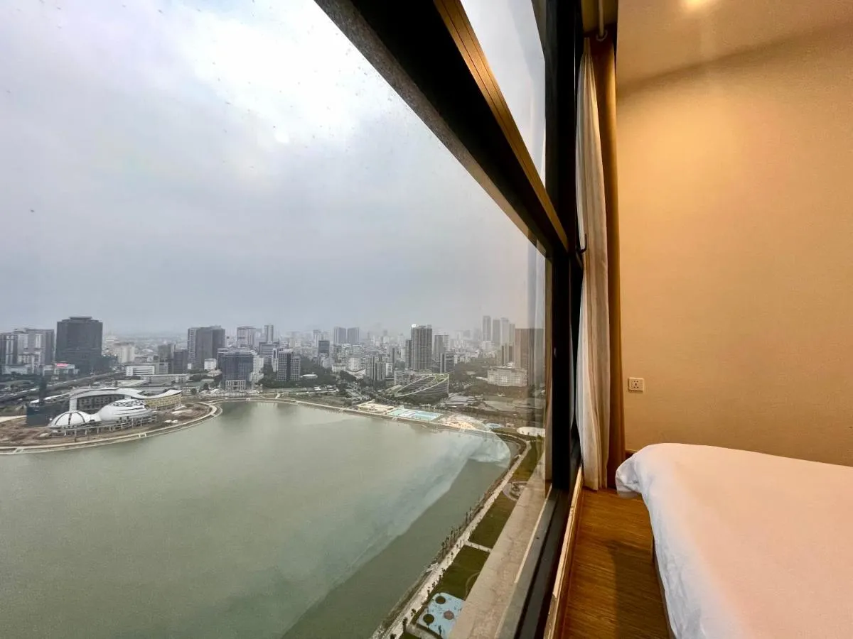 Image 4 of VNRooms – Vinhomes Sky Lake Phạm Hùng 2 Phòng Ngủ View Hồ – Đối diện Keangnam