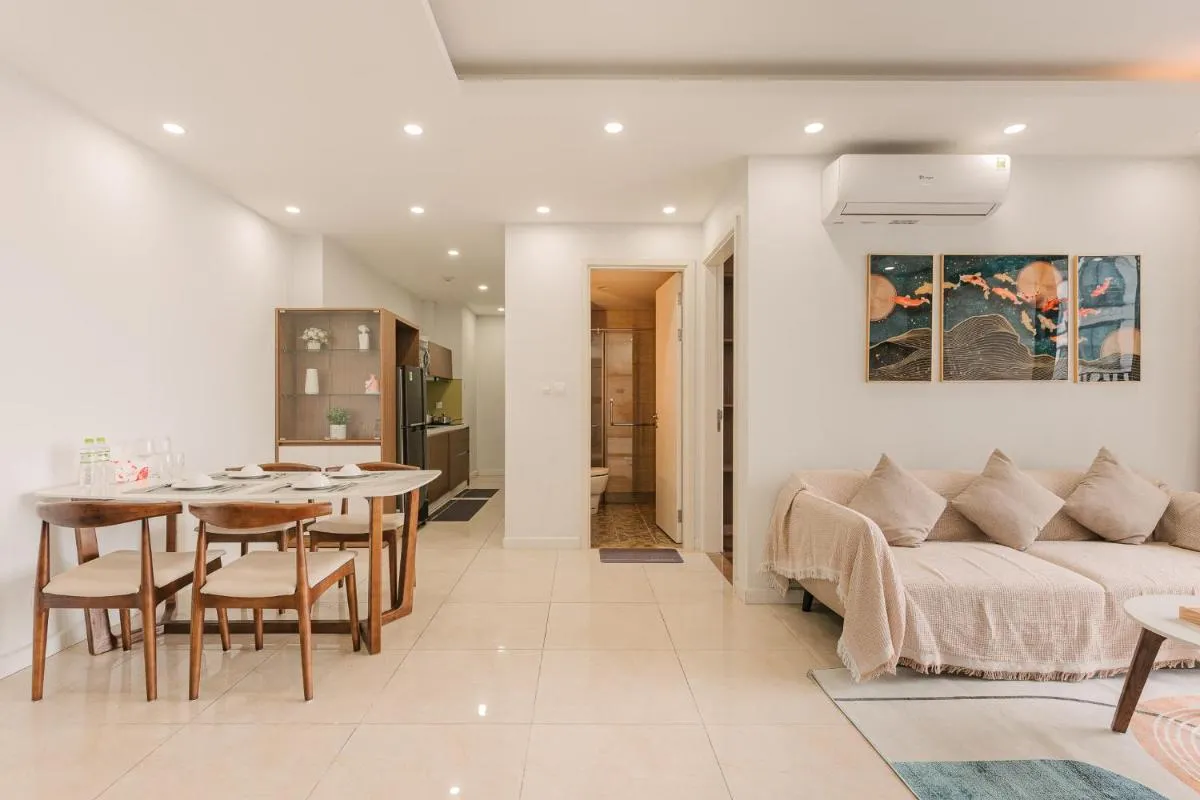 Image 4 of Vinhomes D’Capitale 2-bedroom Apartment with Bath tub and Lake View