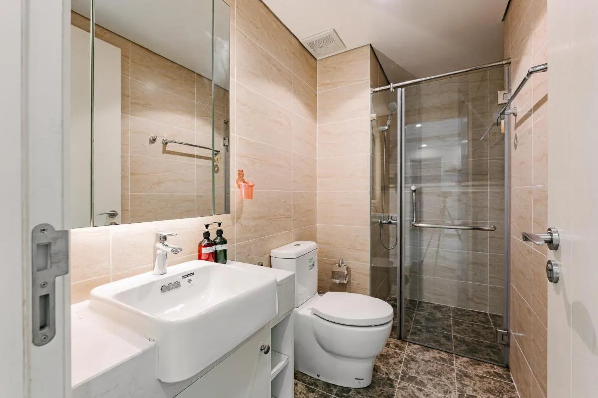 Image 2 of Vinhomes D’Capitale 2-bedroom Apartment with Bath tub and Lake View