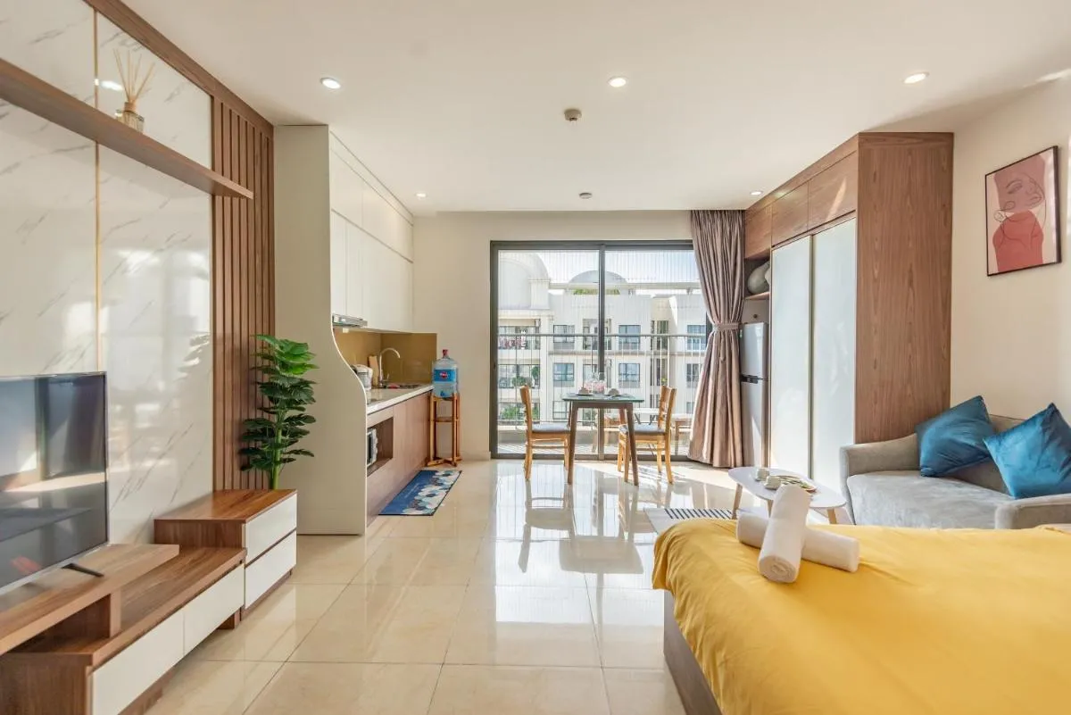 Image 5 of Vinhomes D’Capitale Studio Apartment with Sunset view