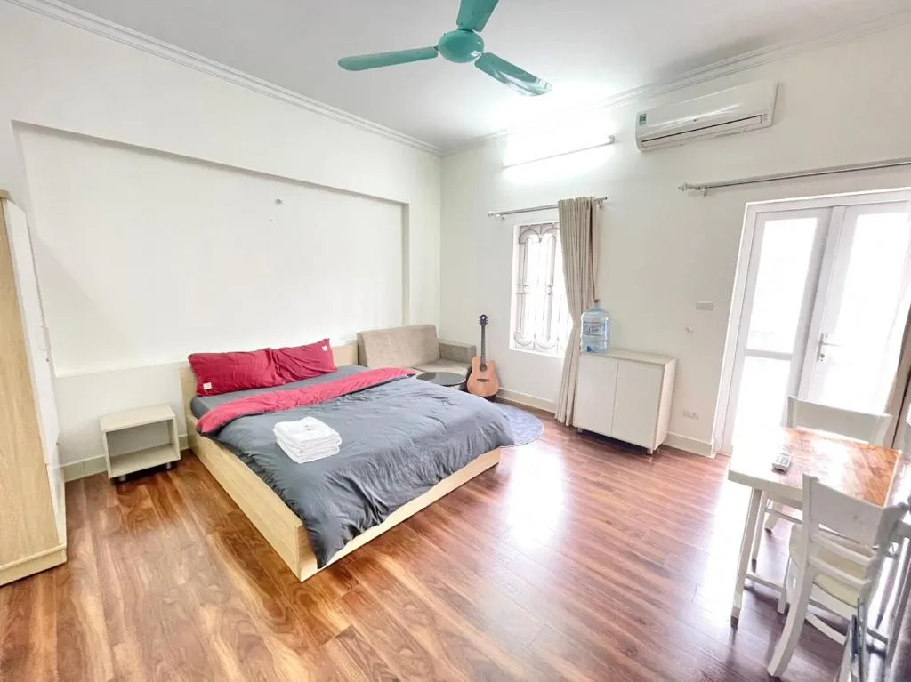 Image of 1342 BR Apt Chilling view spacious balcony close Ho Tay full sunlight