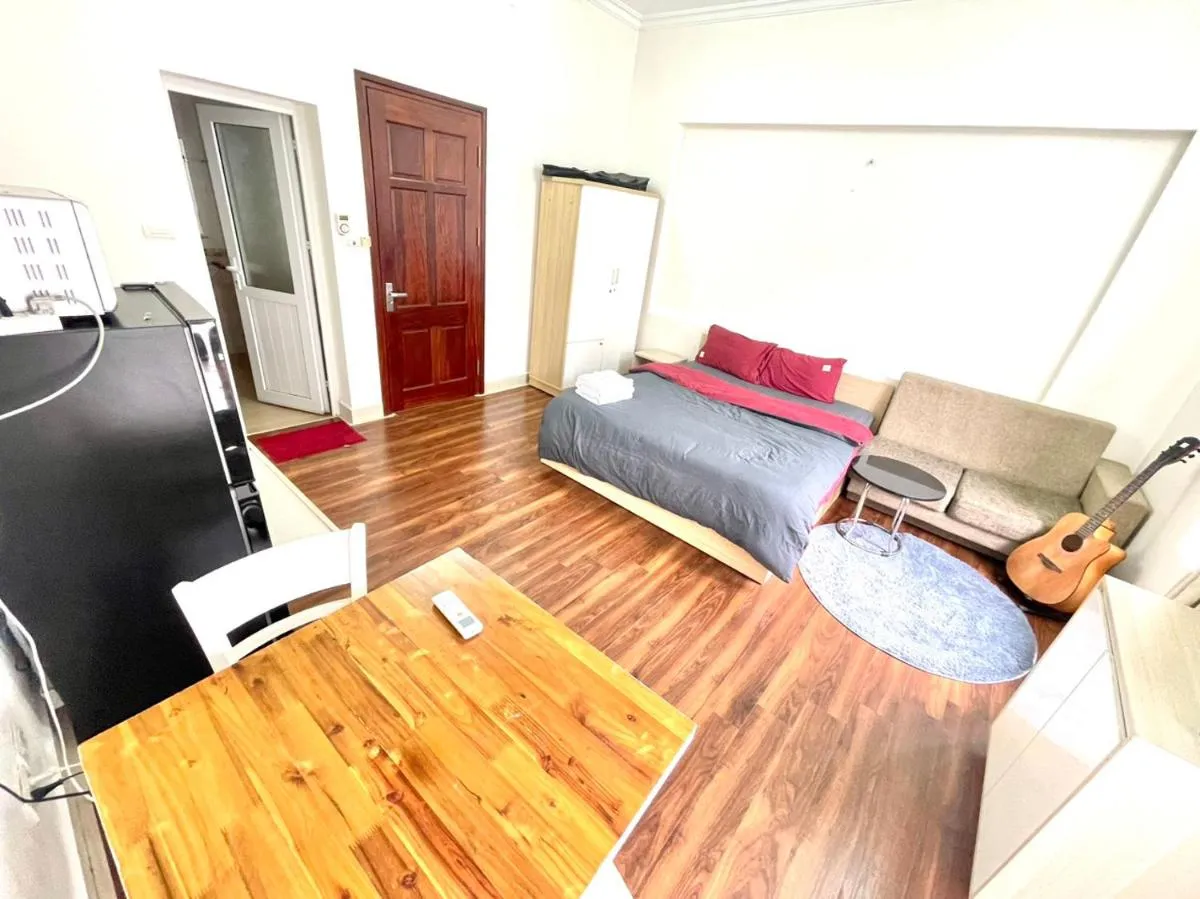 Image 3 of 1342 BR Apt Chilling view spacious balcony close Ho Tay full sunlight