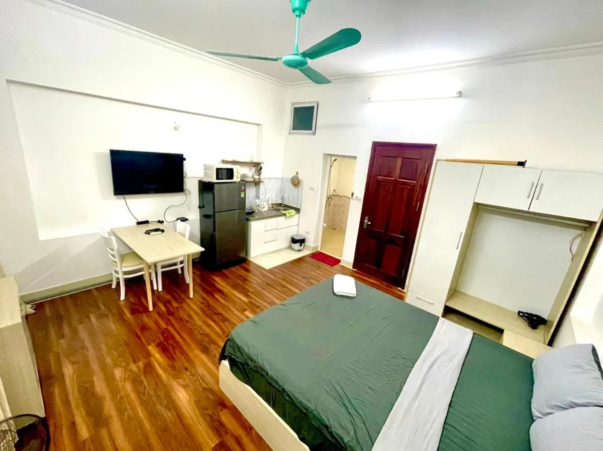 Image 4 of 1342 BR Apt Chilling view spacious balcony close Ho Tay full sunlight