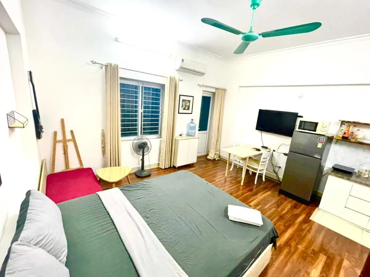 Image 6 of 1342 BR Apt Chilling view spacious balcony close Ho Tay full sunlight