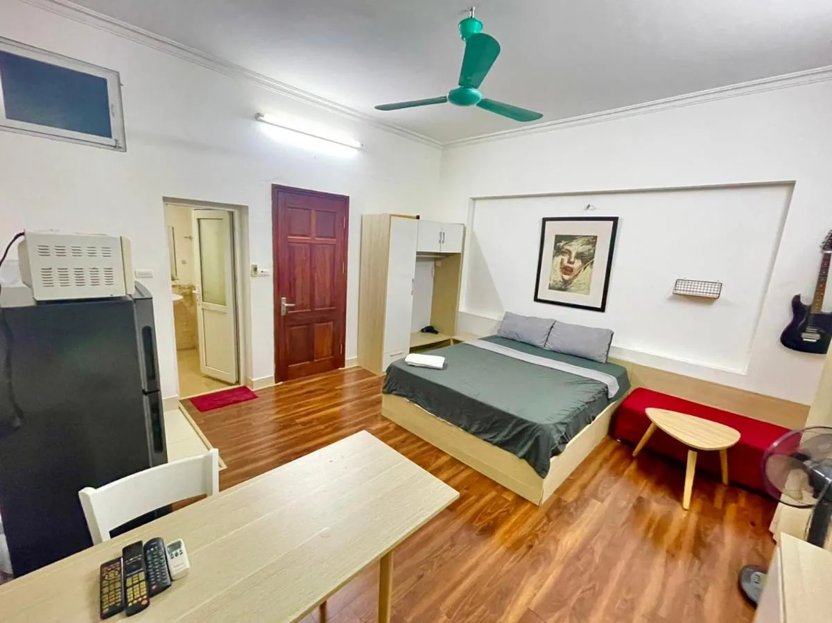 Image 1 of 1342 BR Apt Chilling view spacious balcony close Ho Tay full sunlight