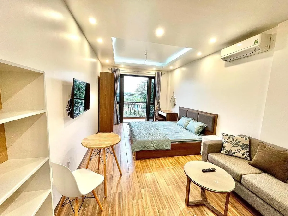 Image 6 of 26421 Panorama green view studio