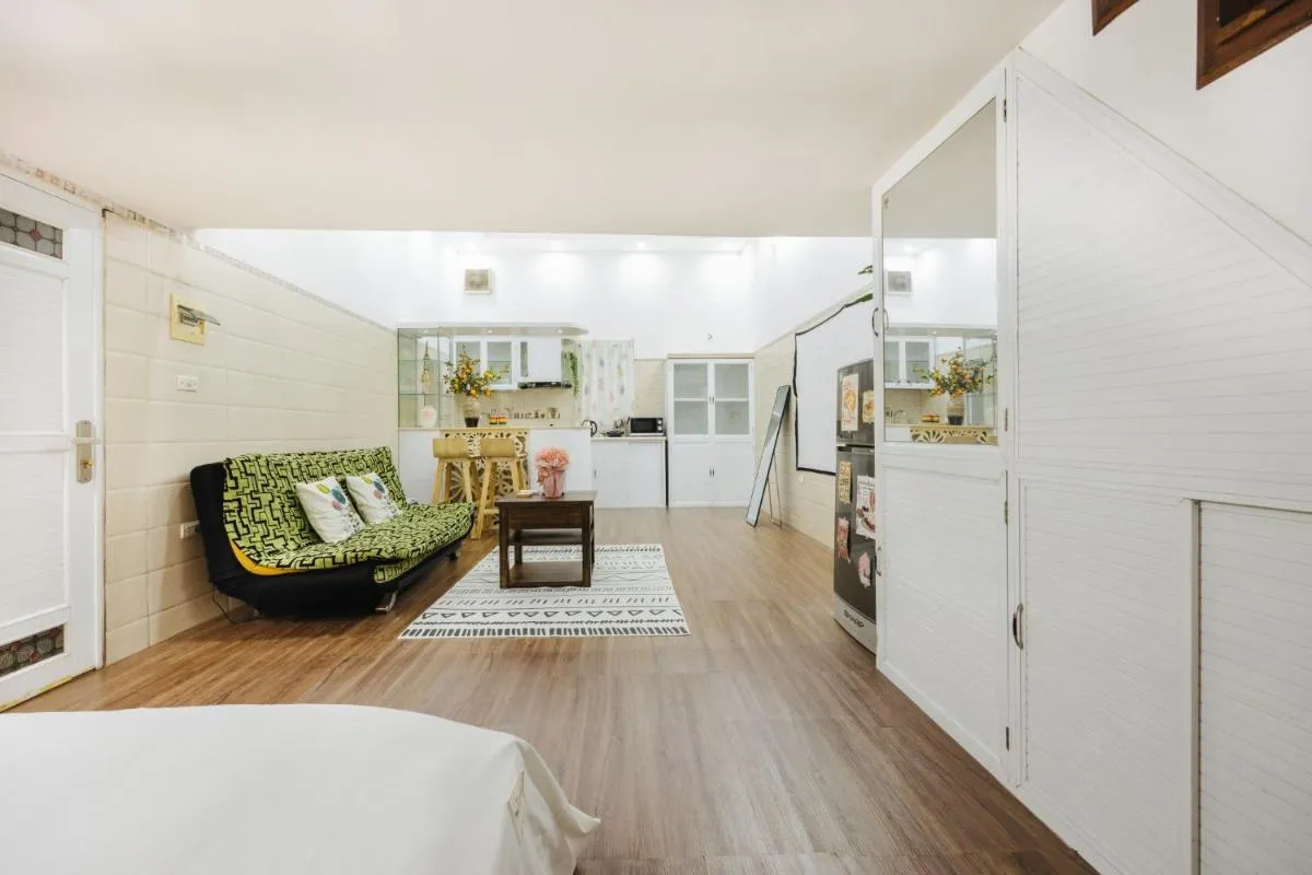 Image 2 of 2′ to Hoan Kiem Lake Apartment – Heart of Old Quarter – Netflix