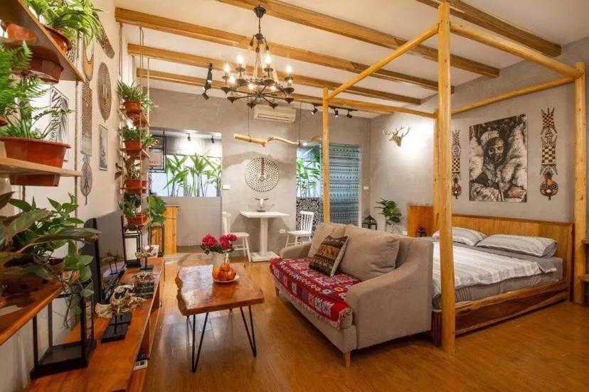 Image of AfricantPrivate/2′ to Hoankiem Lake & Beer Str. Bar 18+