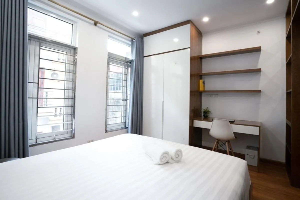 Image 1 of CL• Studio Apt/Wash•Van Mieu