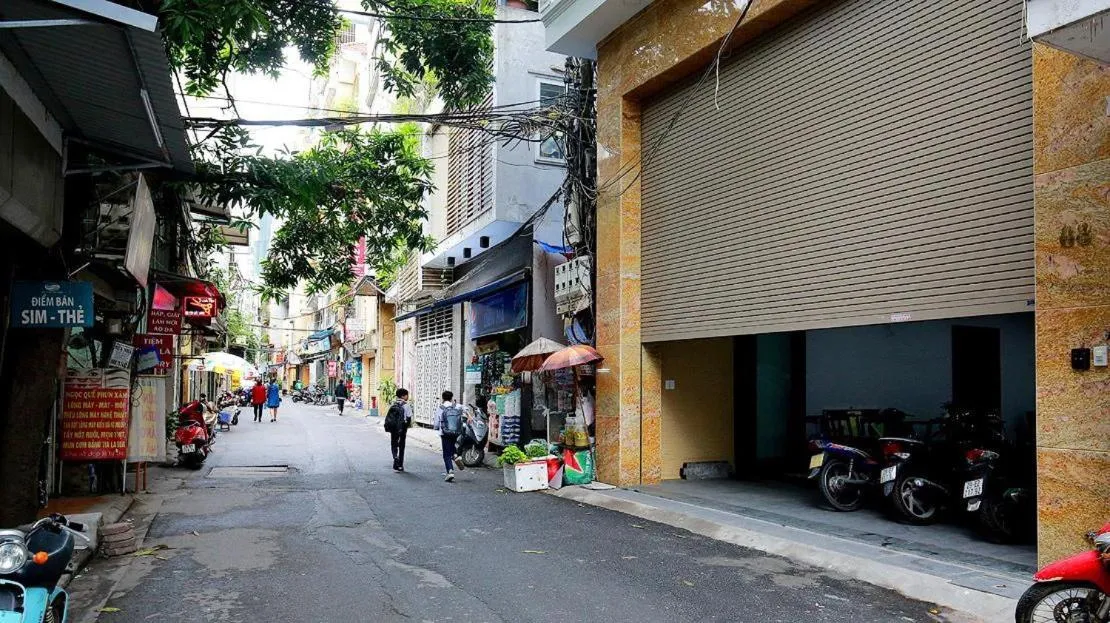 Image 5 of CL# Stylist Studio Apt* Kitchen/Wash*Cat Linh Station