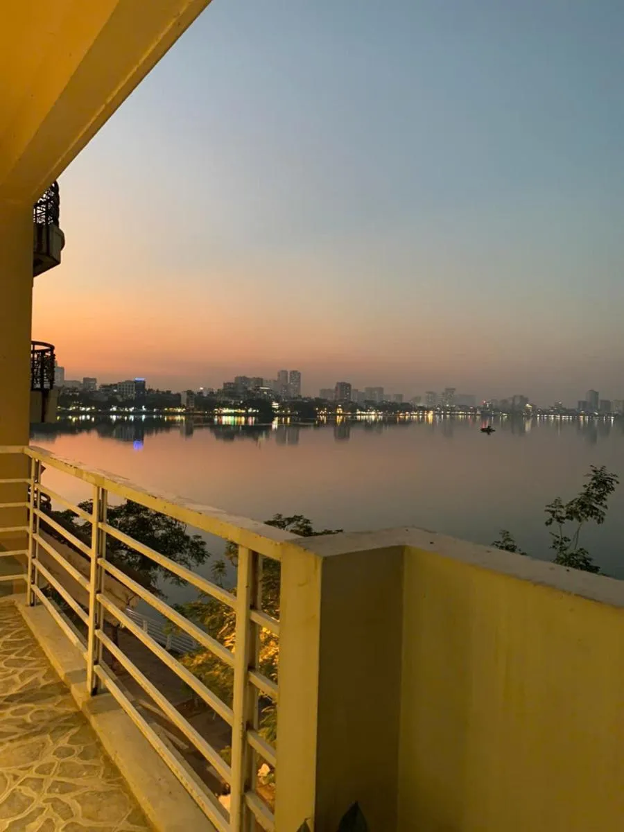 Image 5 of Căn phòng view hồ