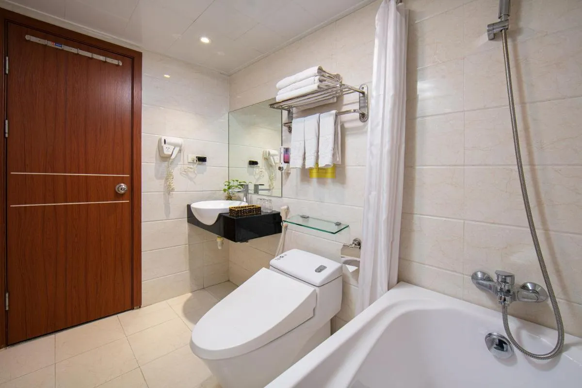 Image 2 of Hanoi Diamond King Hotel & Travel