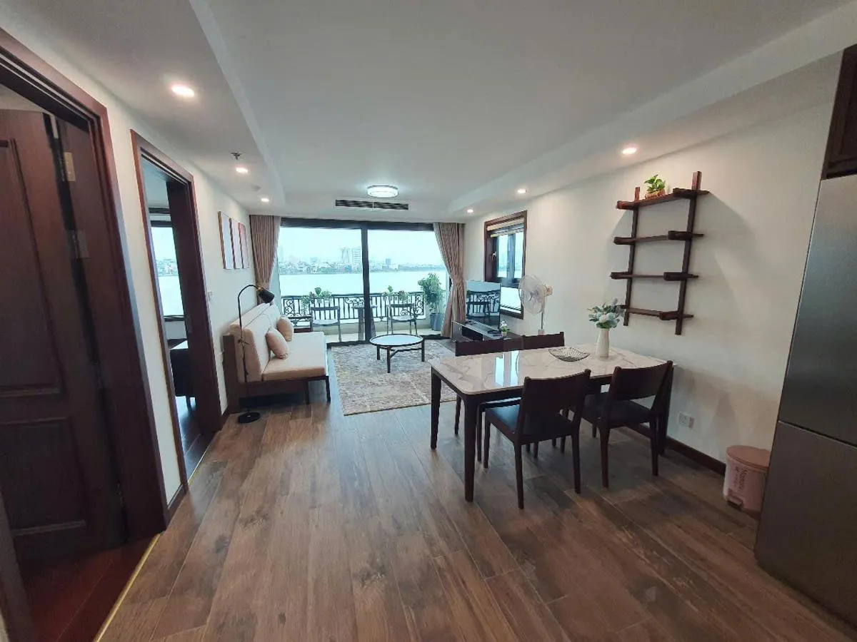 Image 1 of Lakeside Retreat – Tay Ho