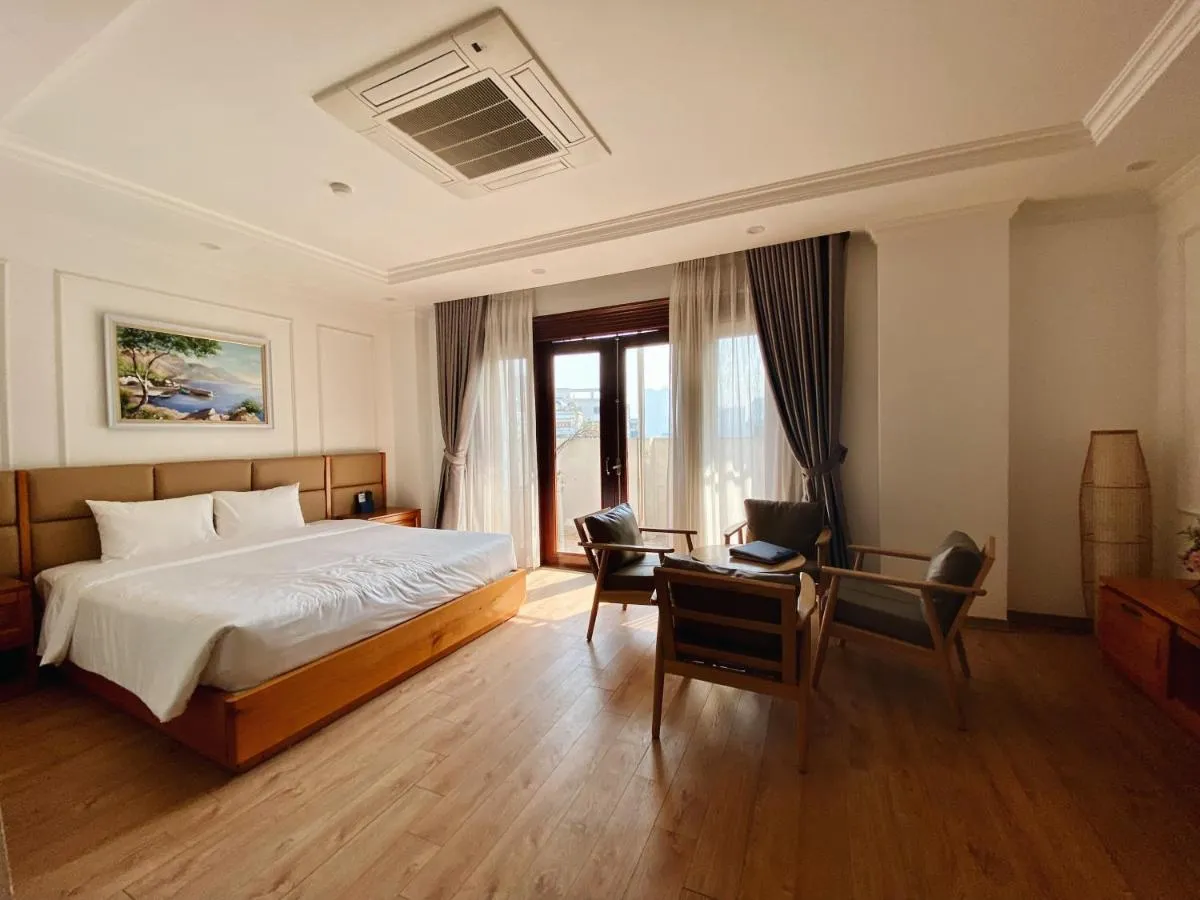 Image 5 of Luxe Paradise Suites Dich Vong Hau