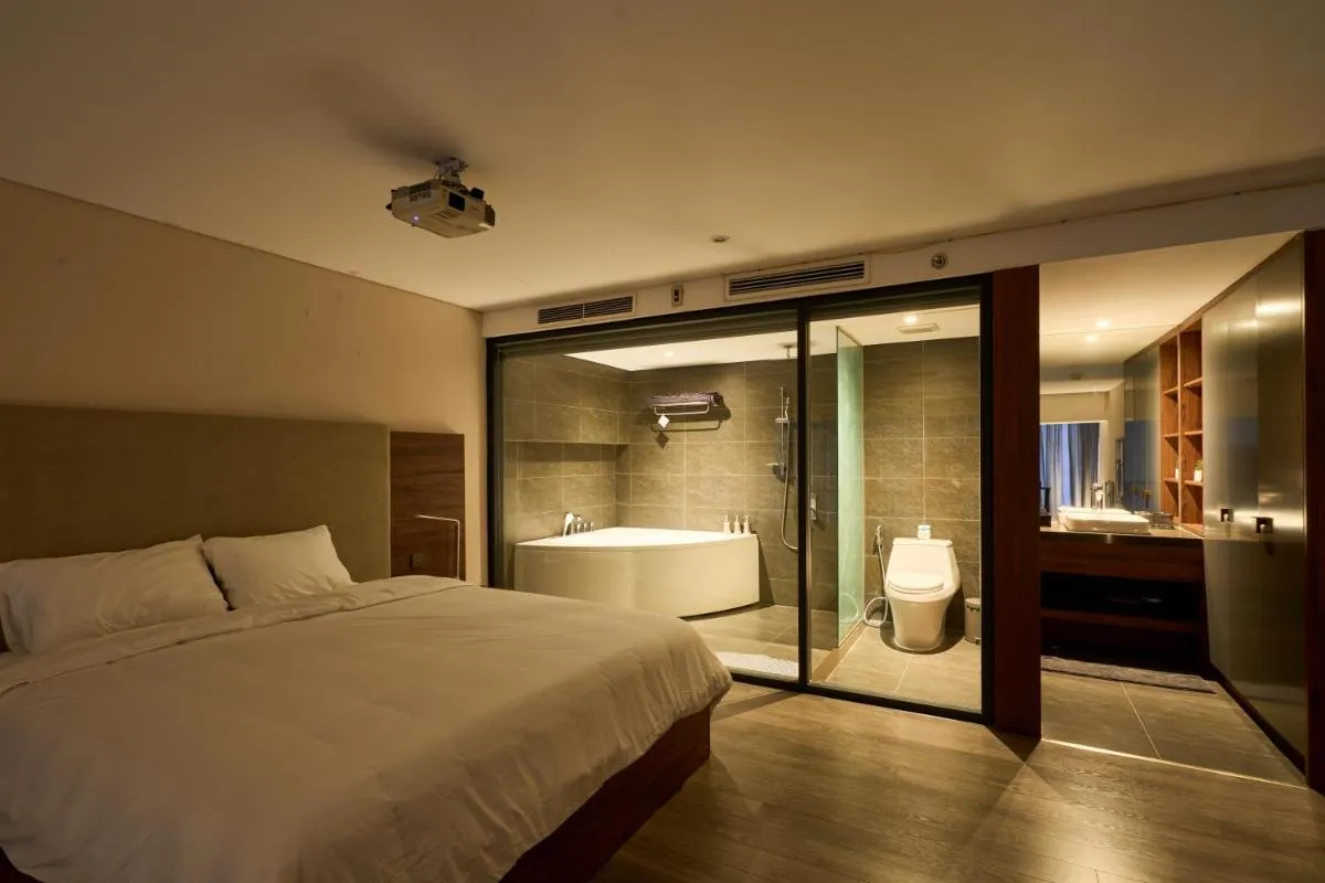 Image 2 of Luxury Duplex-Bridge View-Walk to Lotte Mall