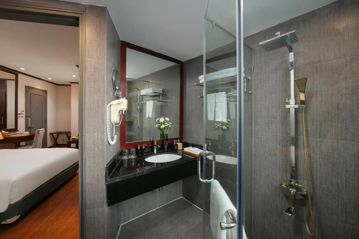 Image 2 of MAY DE VILLE Corner Hotel