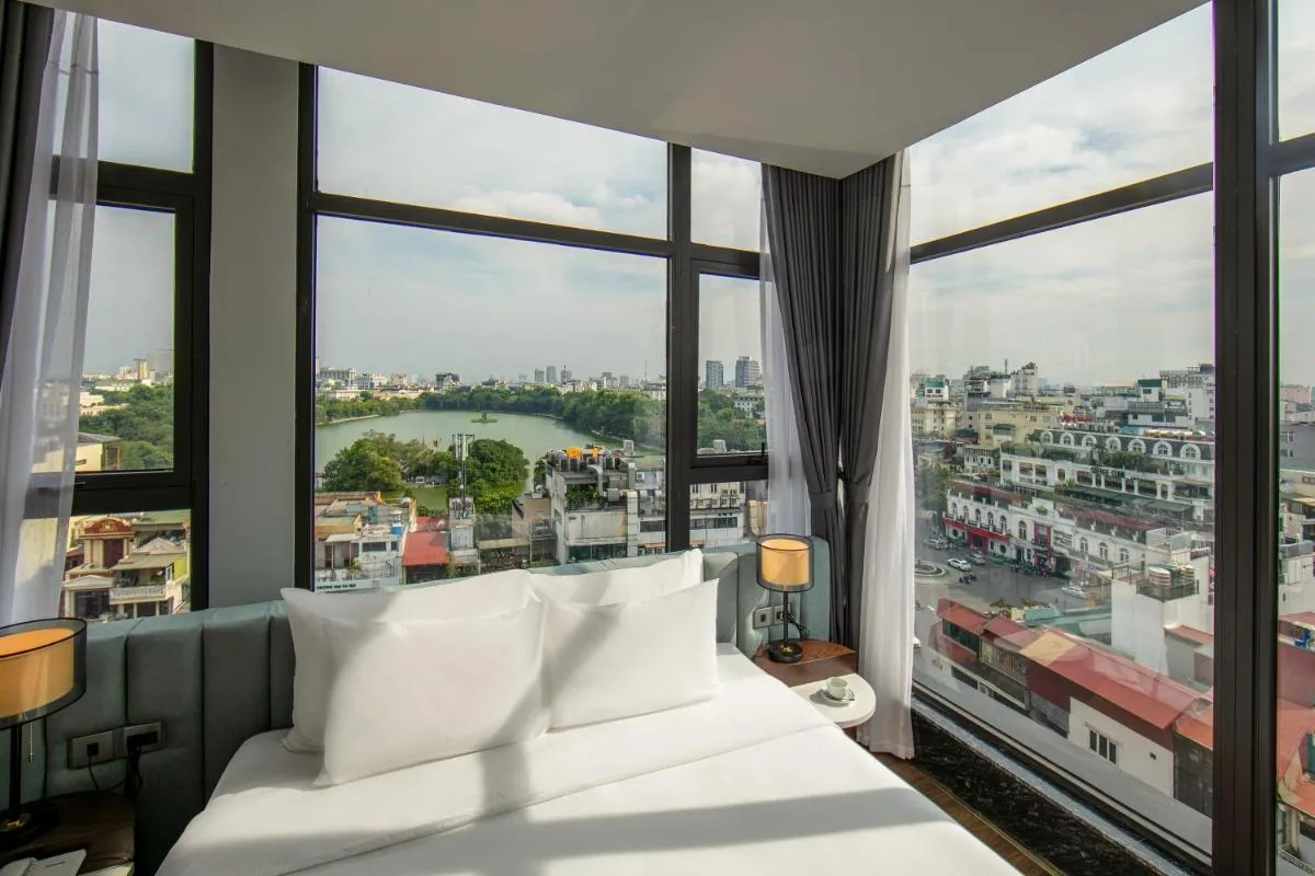 Image 4 of MAY DE VILLE Lakeside Hotel