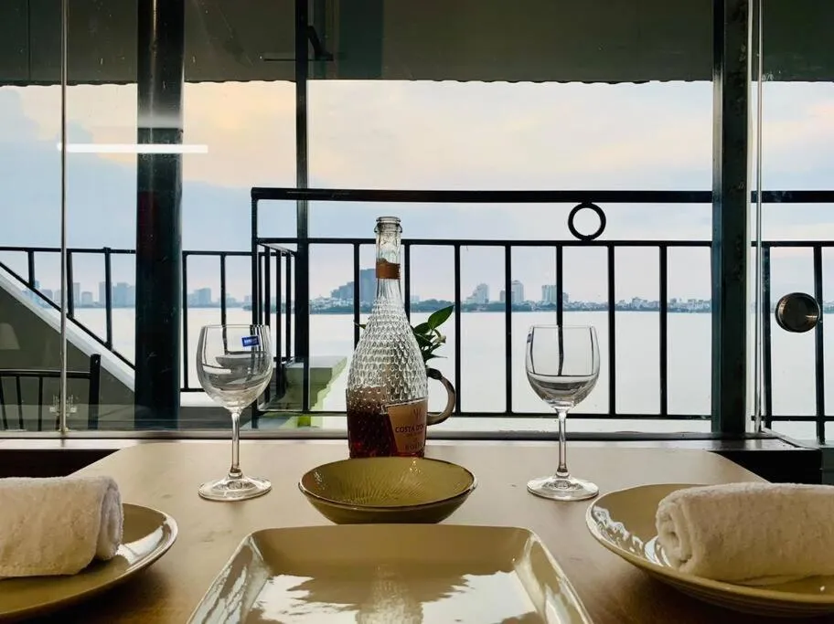 Image of Mhouse 127 waterfront 2