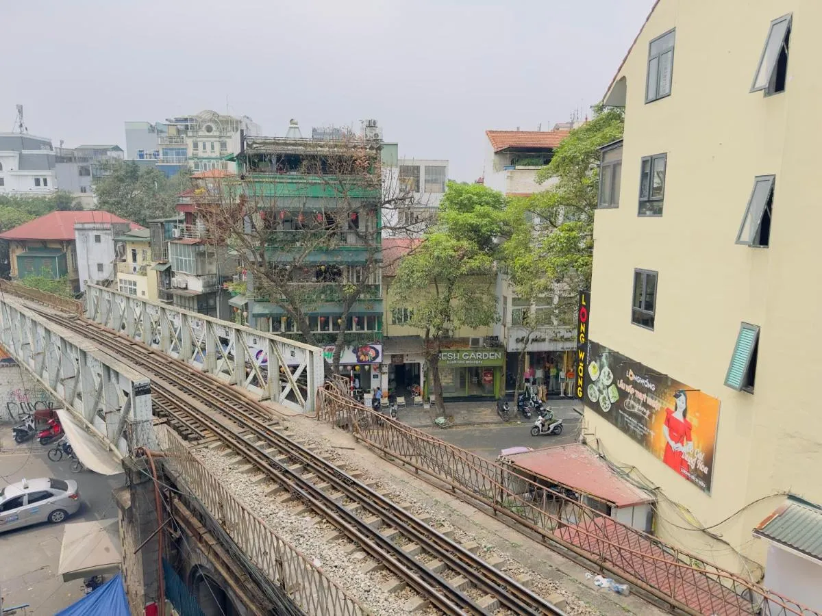Image 2 of Railway Apartment