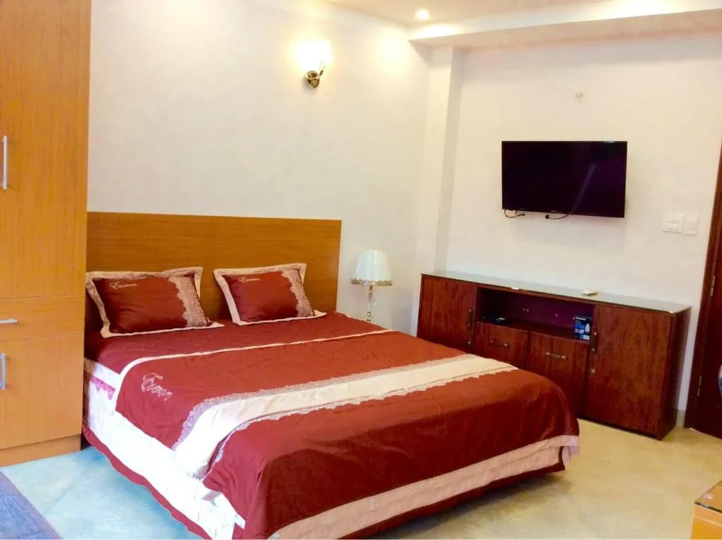 Image of Studio Apartment filled with nature light near the Hanoi Opera House Căn hộ đầy đủ tiện nghi có thang máy gần Nhà Hát Lớn