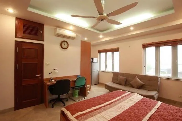 Image 1 of Studio Apartment filled with nature light near the Hanoi Opera House Căn hộ đầy đủ tiện nghi có thang máy gần Nhà Hát Lớn