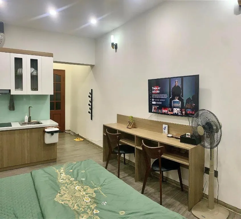 Image of TV-Netflix STU 302 Near Uncle Ho’s Mausoleum