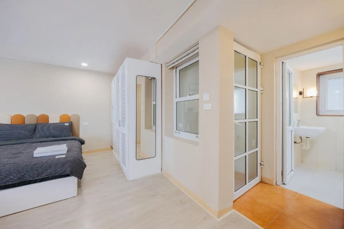 Image 2 of VietHOME- 502 Hang Bai-4 pax Netflix FREE Laundry