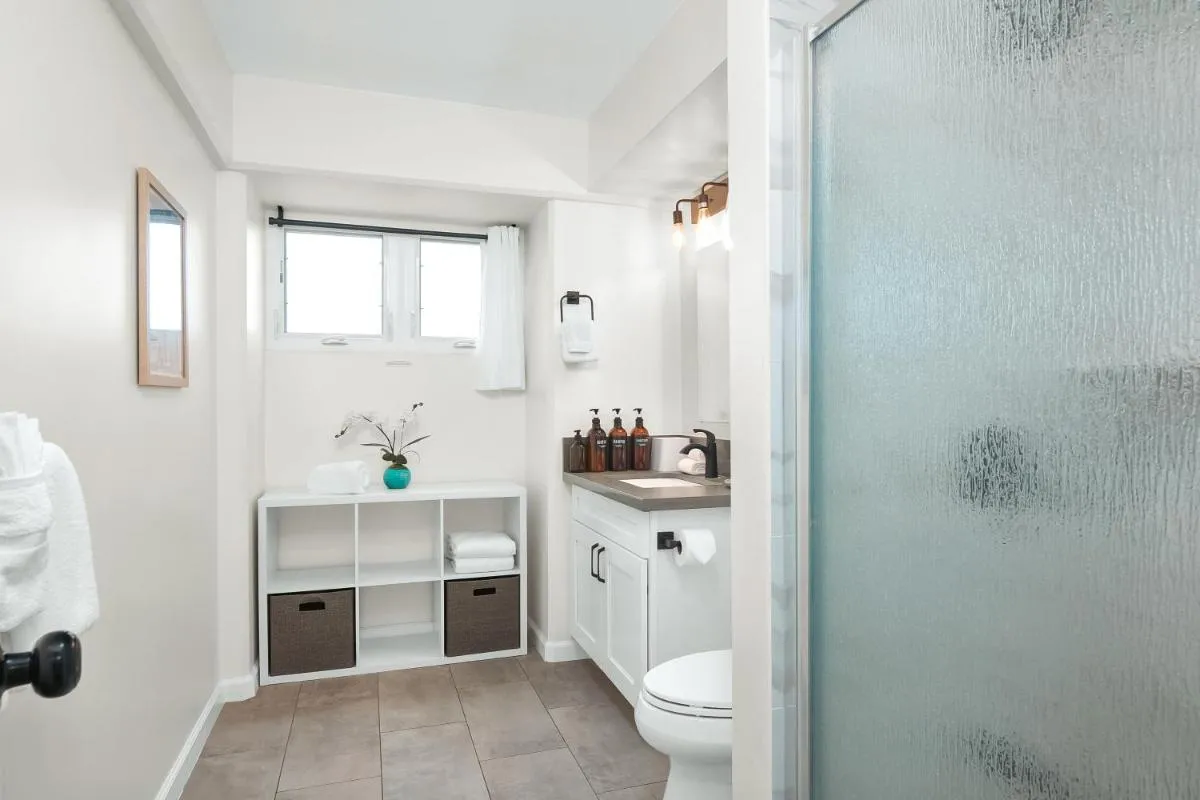 Image 6 of 2BR & 2BA Condo in Kuhio at Waikiki with Free Parking!