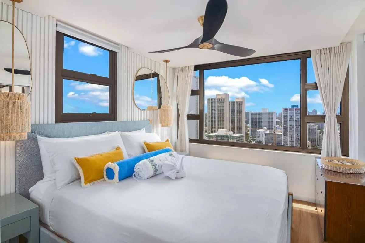 Image 1 of 30th Fl Luxury Ocean & Waikiki view with Free Parking