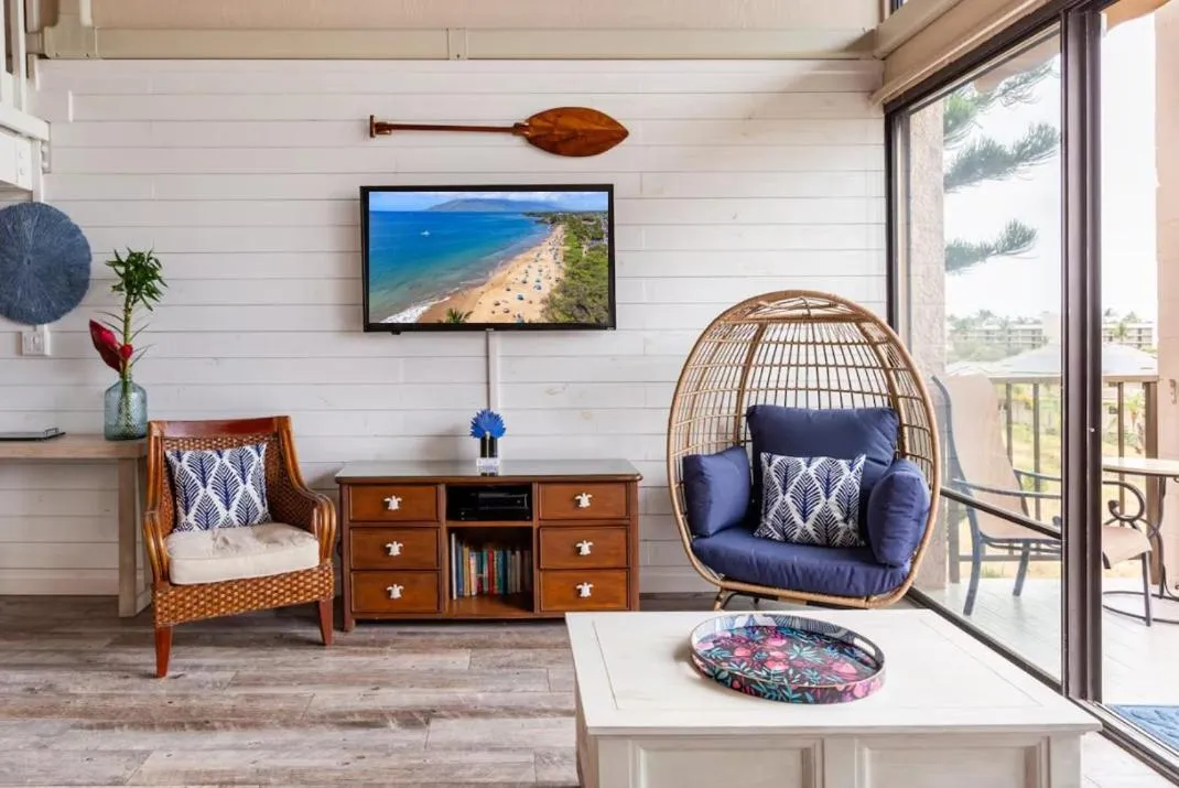 Image 4 of 3BR Penthouse- ocean views, lanais, ACs, hot tub, pool, sauna, steps to beach