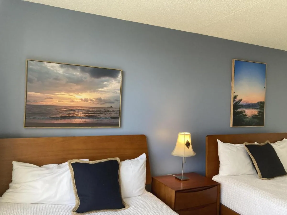 Image 2 of 7th Floor Pool View Condo – One Block from World Famous Waikiki Beach apts