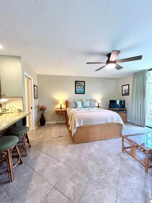 Image 6 of Amazing condo peaks of ocean view On Ali’i Dr by surf spots