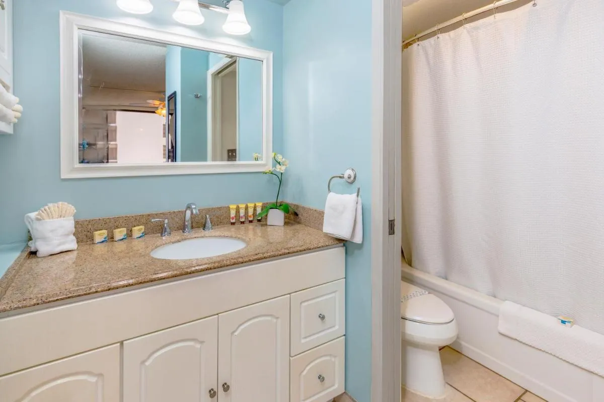 Image 2 of Beach Lover’s Haven, Cozy Condo with Ocean Views and Free Parking