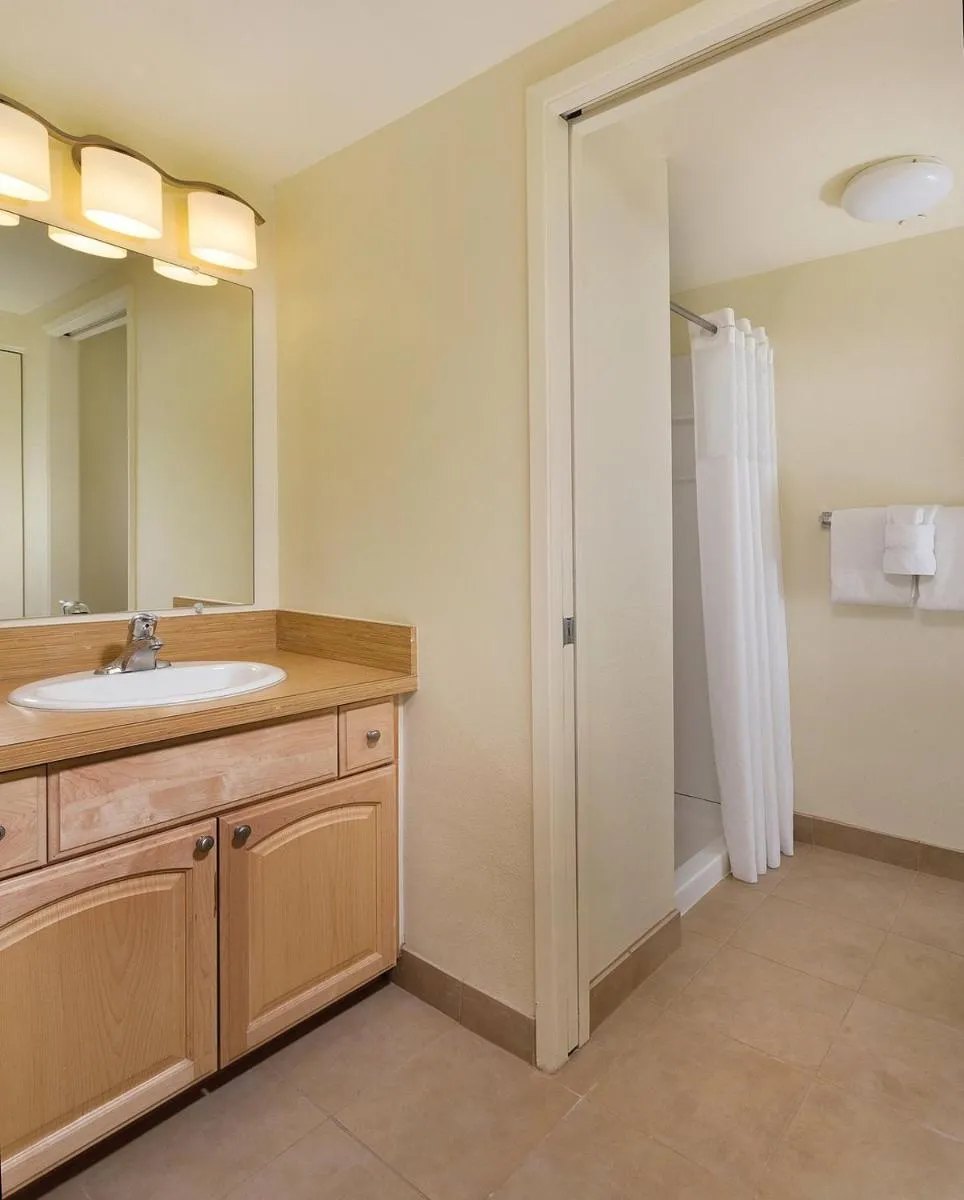 Image 3 of Beautiful 2 bedroom Condo @ Kona!
