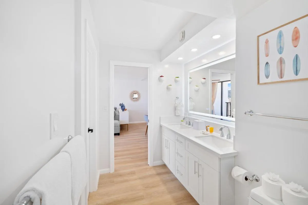 Image 2 of Beautiful Ocean View Condo, Near Beach with Free Parking
