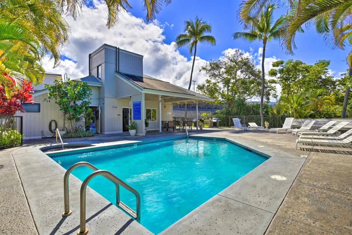 Image 3 of Big Island Condo with Pool Access 1 Mi to Beach!