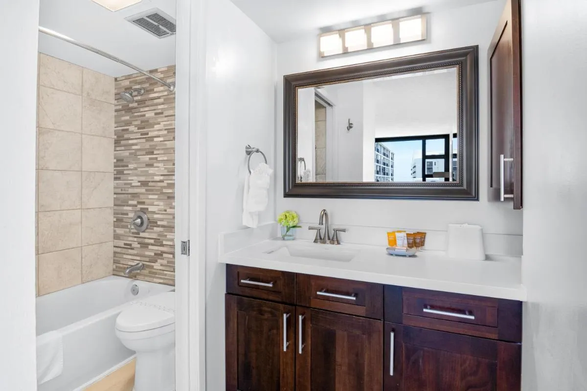 Image 2 of Breathtaking Ocean View 1 BR Condo with Free Parking!