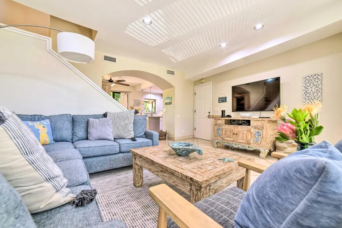 Image 4 of Bright and Airy Lahaina Condo – Walk to Beach!