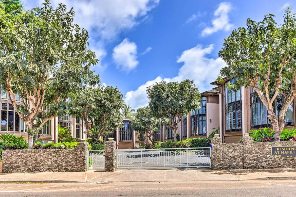 Image 5 of Bright and Airy Lahaina Condo – Walk to Beach!