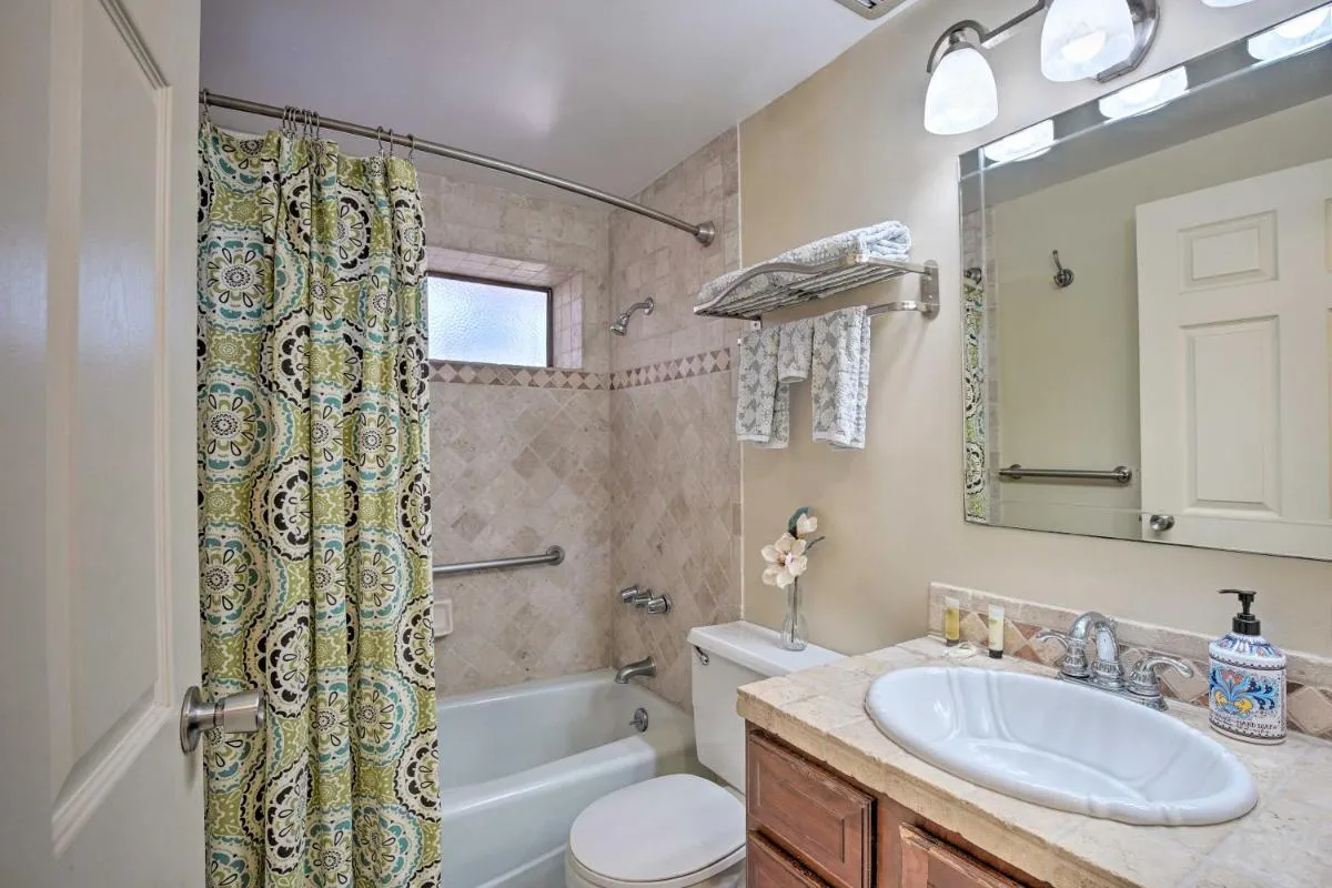 Image 2 of Centrally Located Kailua-Kona Condo with Lanai!