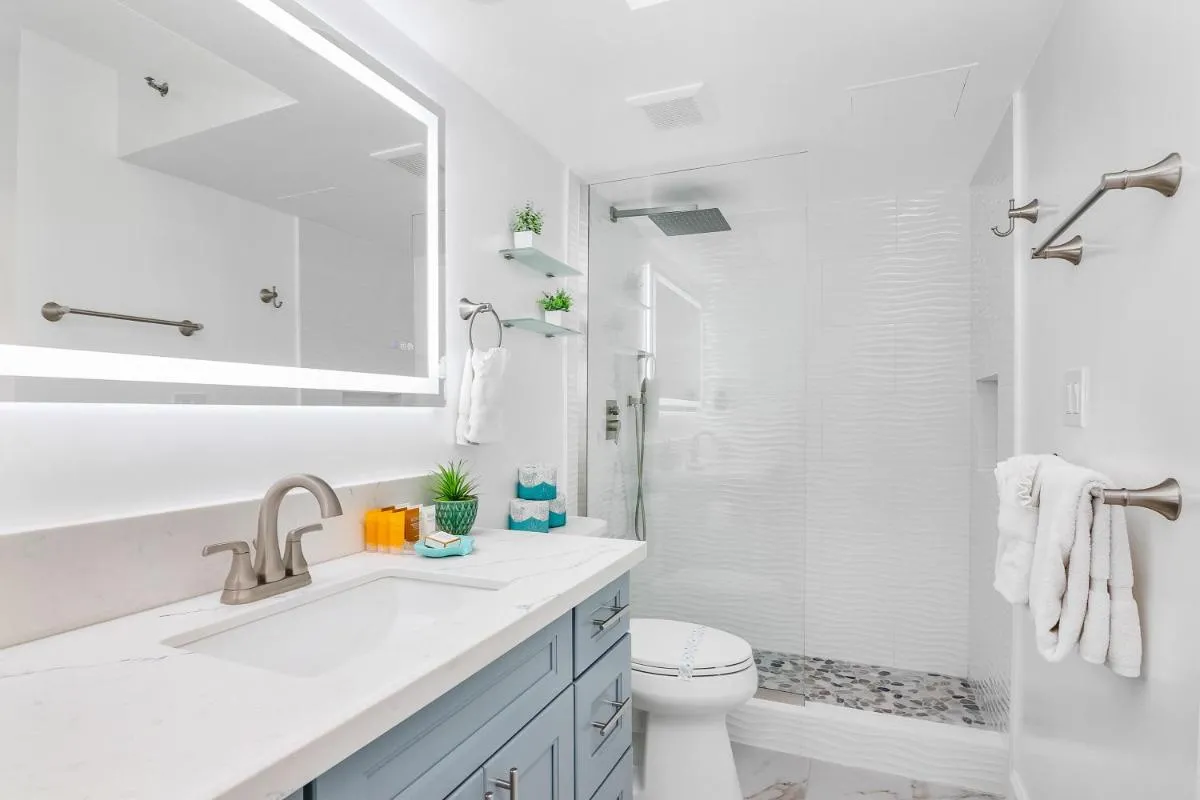 Image 2 of Chic and Upscale Waikiki Beach Ocean View with Parking
