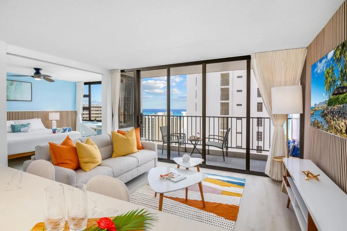 Image 4 of Chic and Upscale Waikiki Beach Ocean View with Parking