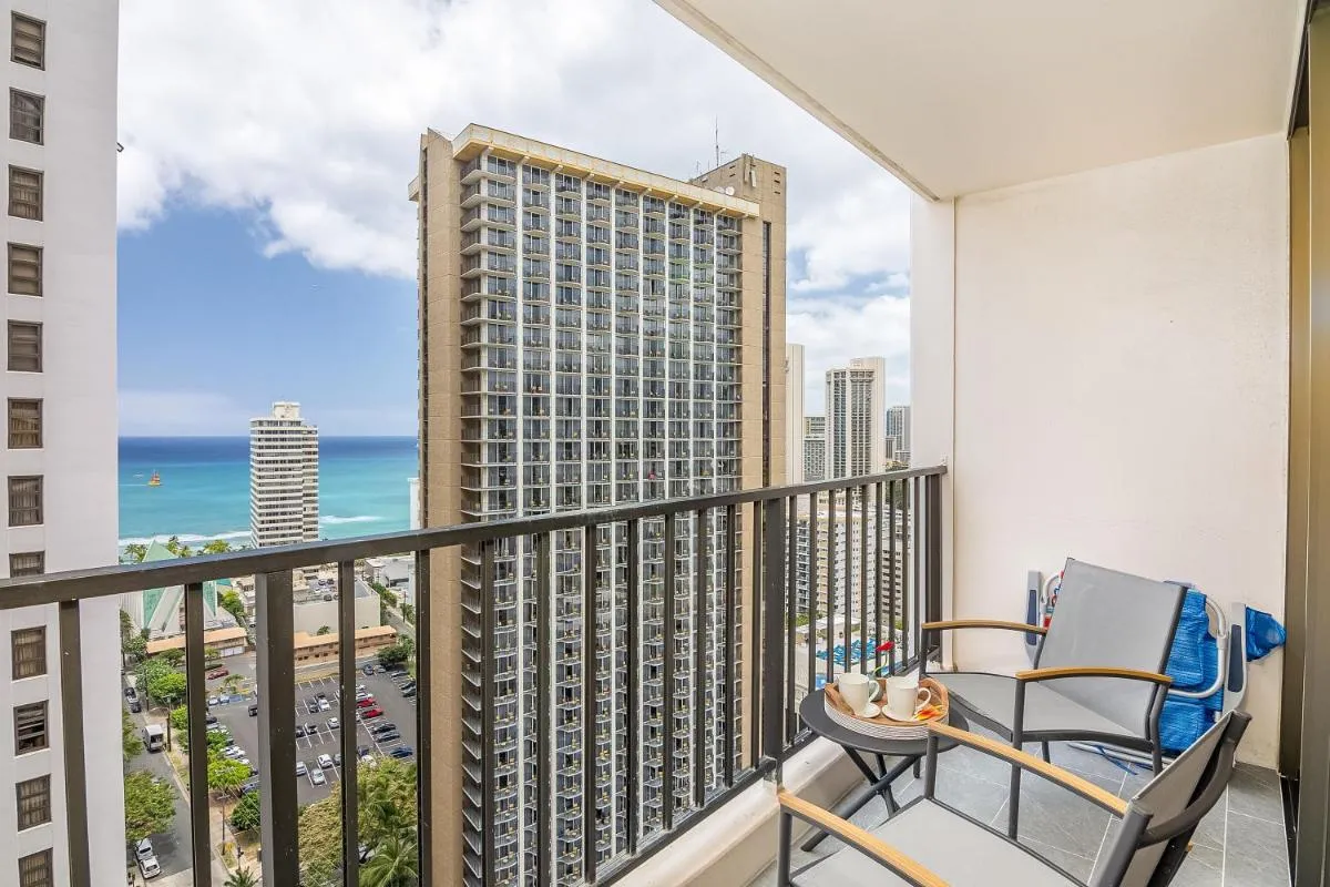 Image 6 of Chic and Upscale Waikiki Beach Ocean View with Parking